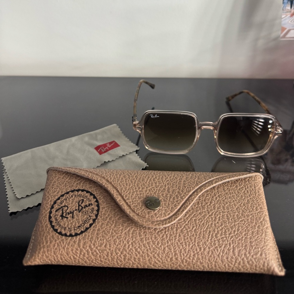Retro Ray-Ban Women's Sunglasses - Tortoise and Gold